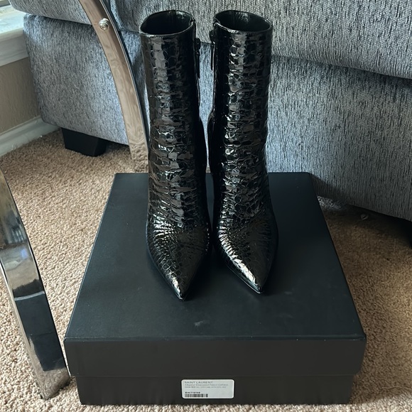Saint Laurent Alligator embossed patent calfskin booties - Picture 2 of 4